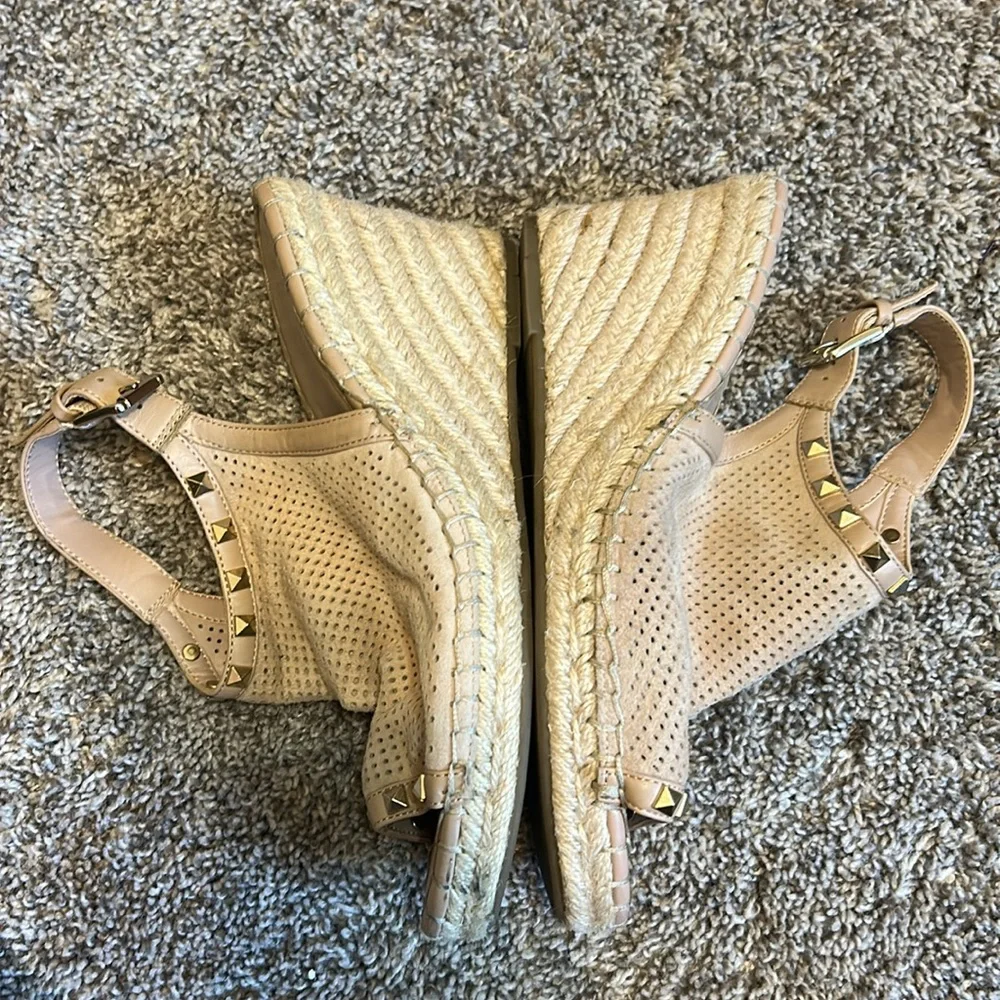 Marc Fisher Studded Perforated Espadrille Peep Toe Sandals Size 8.5